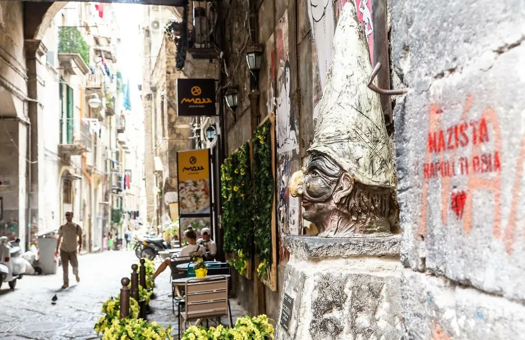 Vecchia Napoli - Tribunali-1