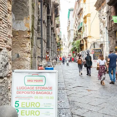 Vecchia Napoli - Tribunali-2